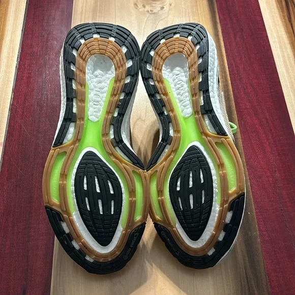 Adidas Ultraboost Tennis shoes - Picture 4 of 8